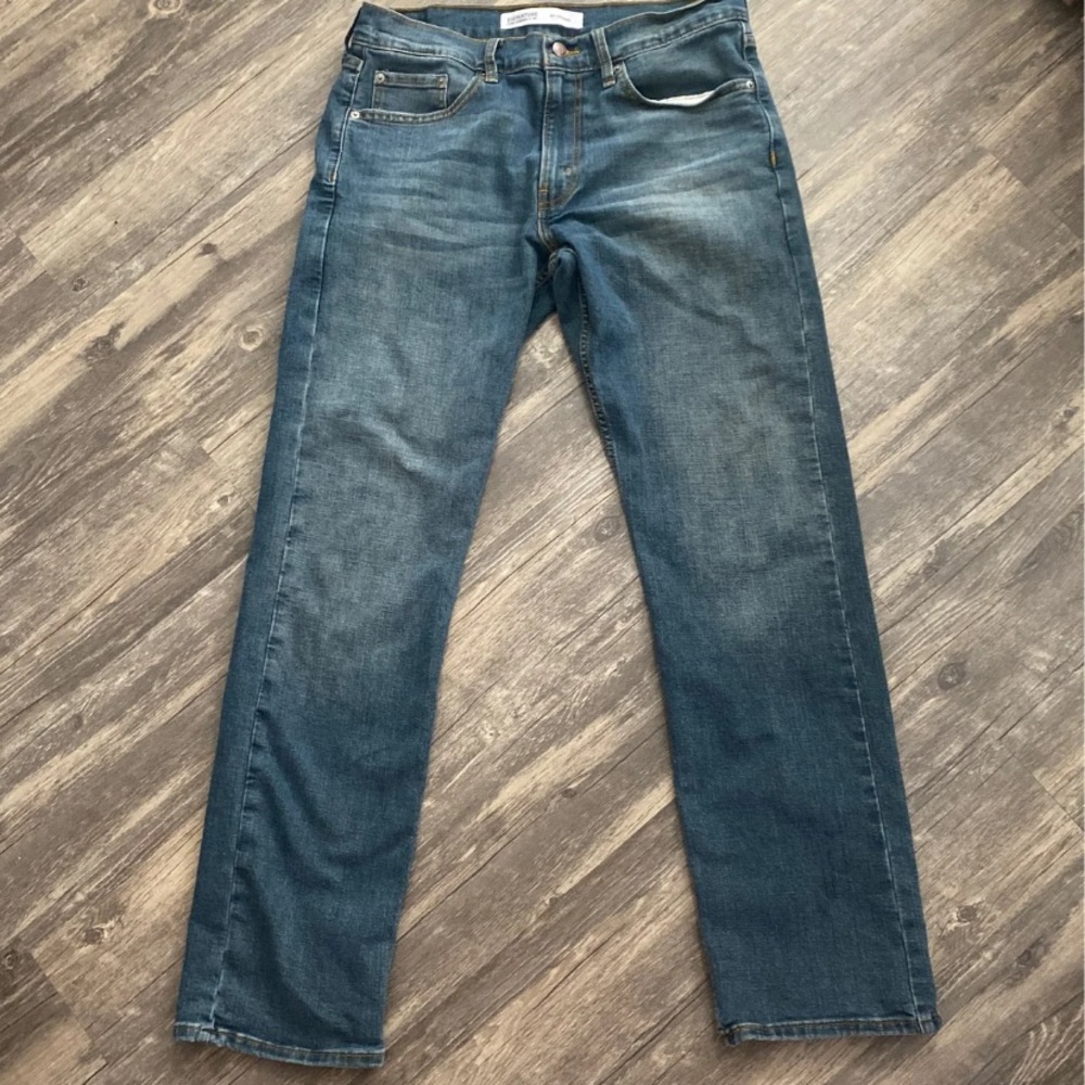 Men’s Levi’s 32x34 straight cut